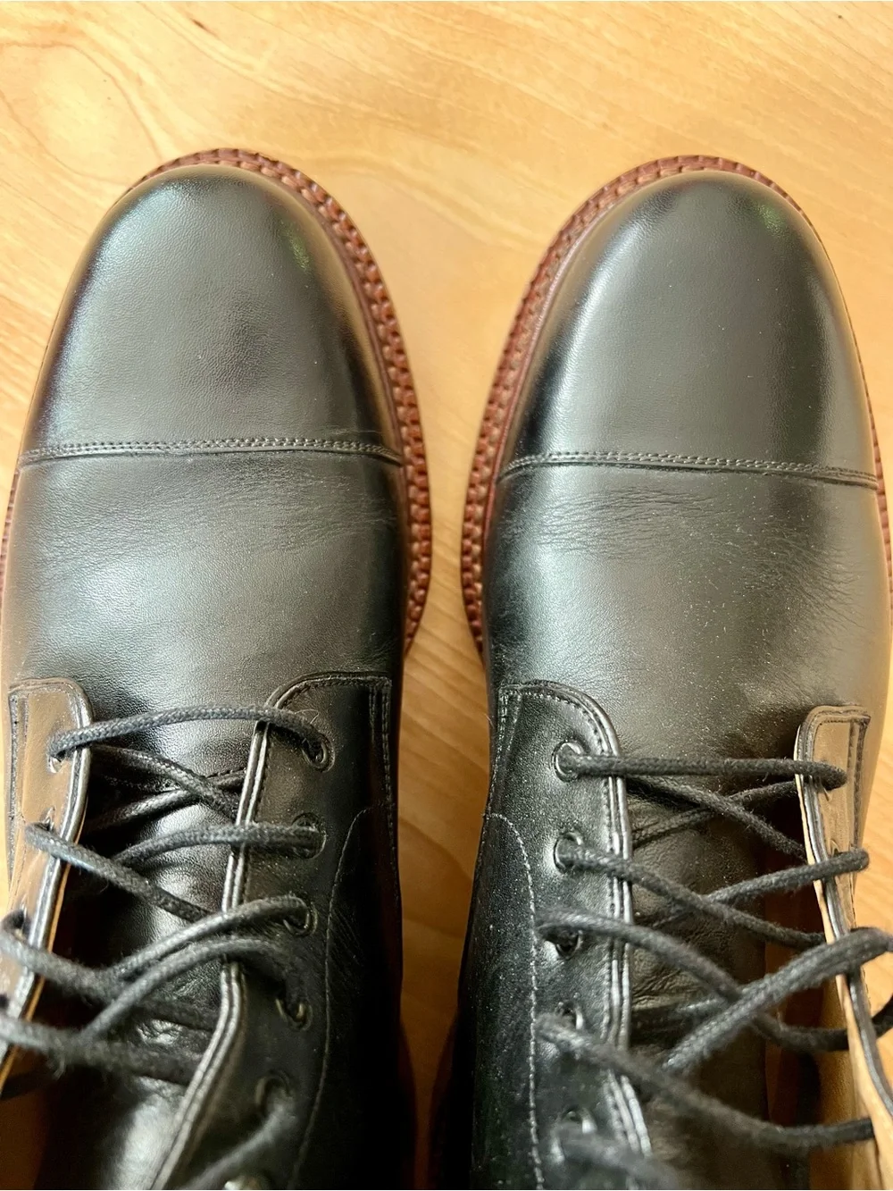 Beckett Simonon Black Leather Cap-Toe Lace-Up Boots with Brown Welt size 8